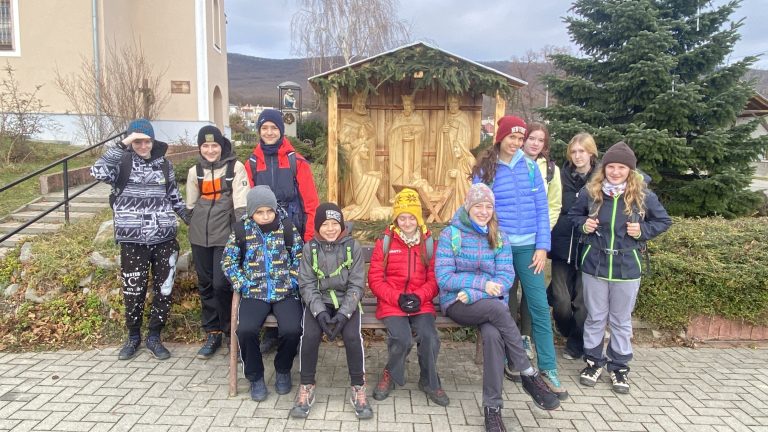 S turistickým krúžkom na Zobor a do Nitry. Vianočné mestečko