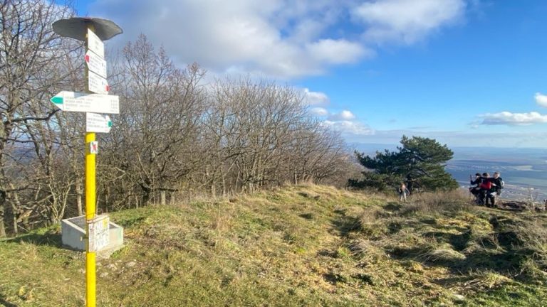 S turistickým krúžkom na Zobor a do Nitry. Vianočné mestečko