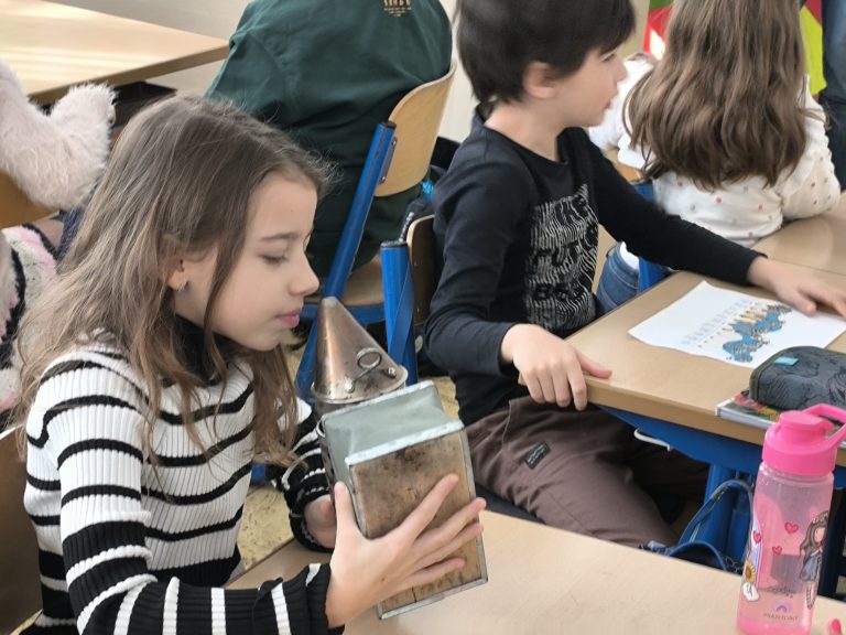 Beseda so včelárom v 2.A