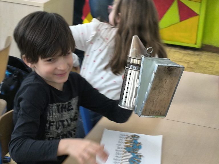 Beseda so včelárom v 2.A