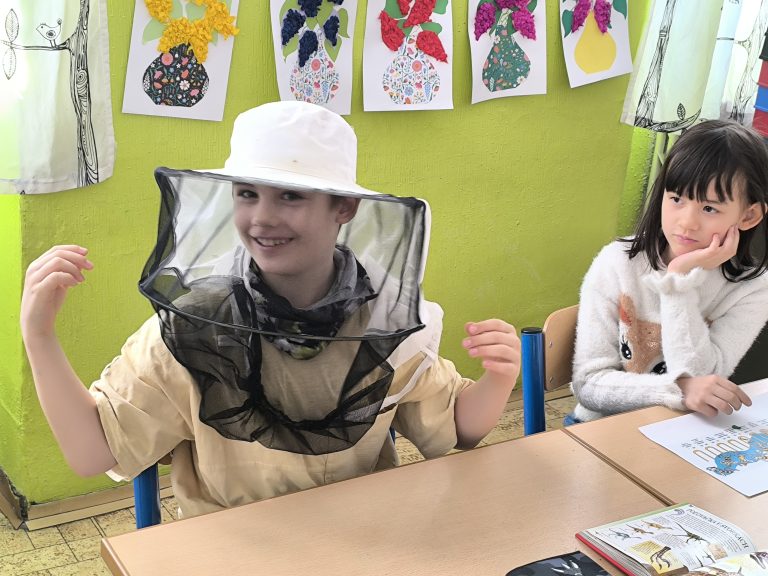 Beseda so včelárom v 2.A