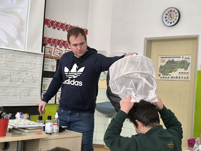 Beseda so včelárom v 2.A