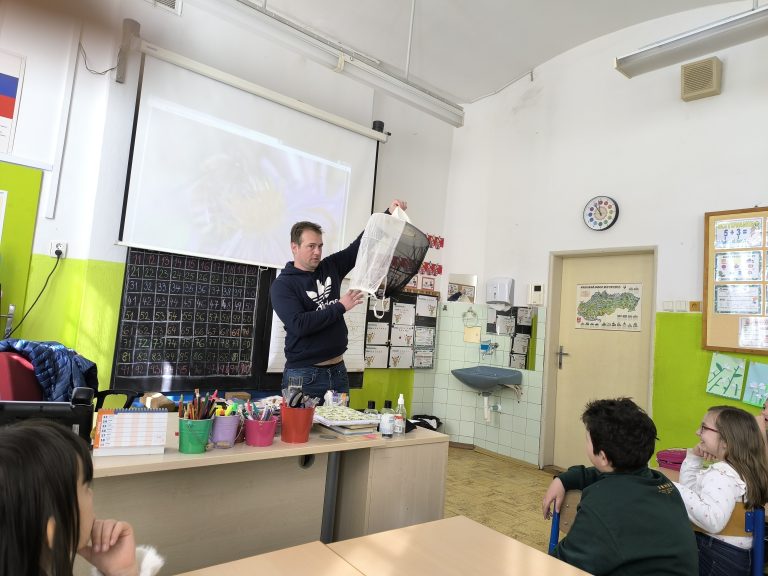 Beseda so včelárom v 2.A