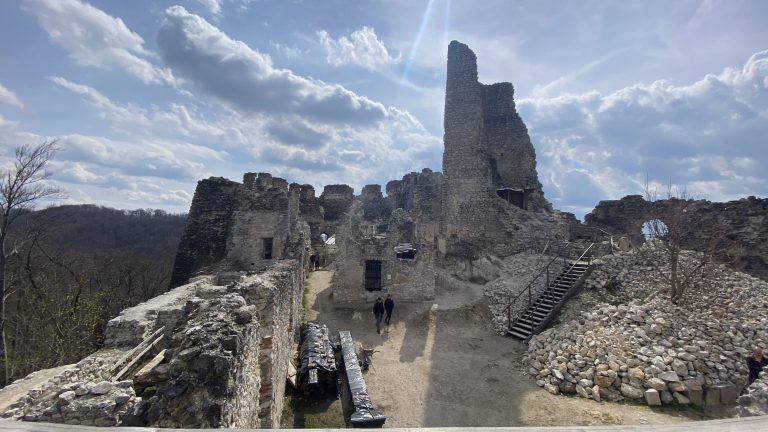 S turistickým krúžkom na hrad Tematín
