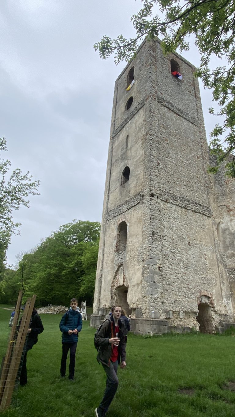 S turistickým krúžkom z Katarínky na Dobrovodský hrad