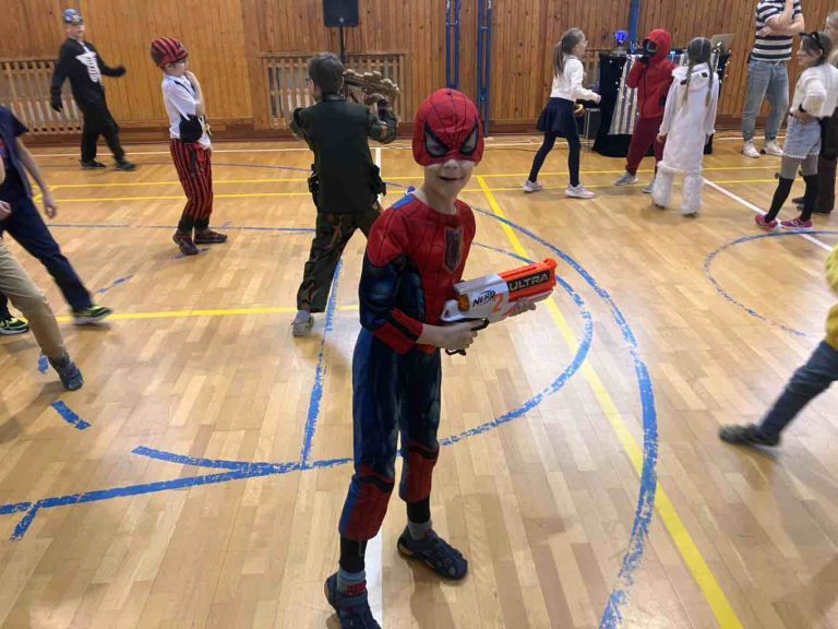 Karneval tretiakov a štvrtákov