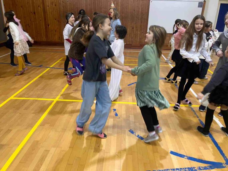 Karneval tretiakov a štvrtákov