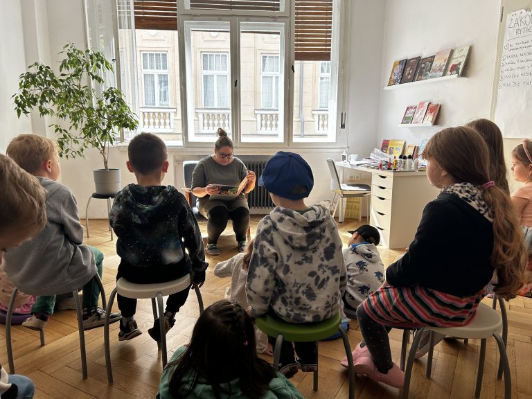 Čítanie O troch prasiatkach v Staromestskej knižnici