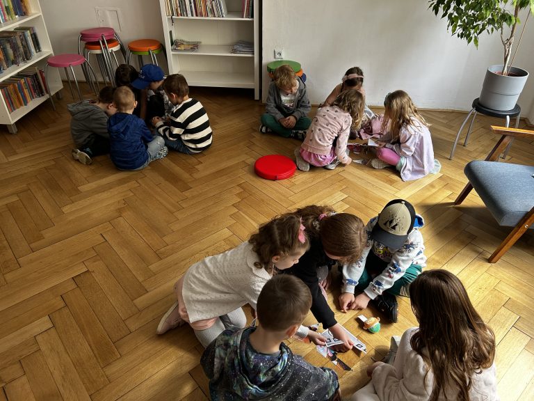 Čítanie O troch prasiatkach v Staromestskej knižnici