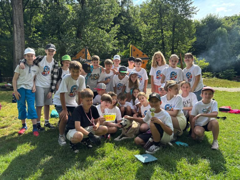 Štvrtáci hľadajú poklad na Železnej studničke