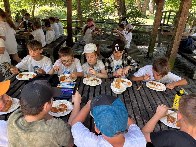 Štvrtáci hľadajú poklad na Železnej studničke
