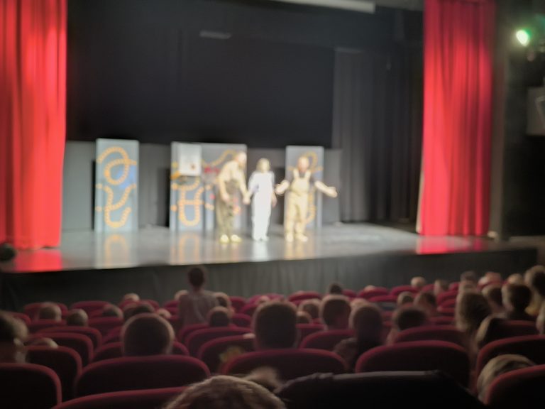 Divadelné predstavenie v anglickom jazyku