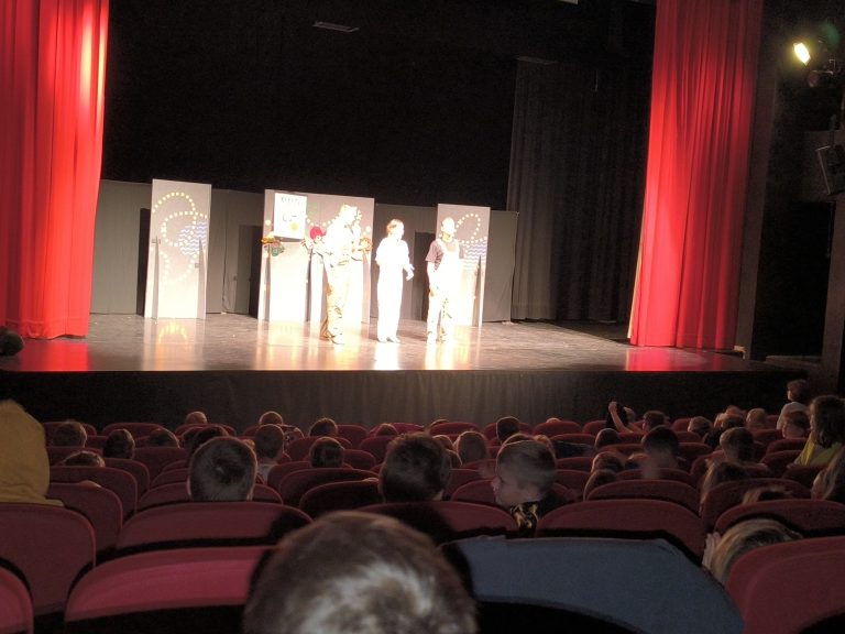 Divadelné predstavenie v anglickom jazyku