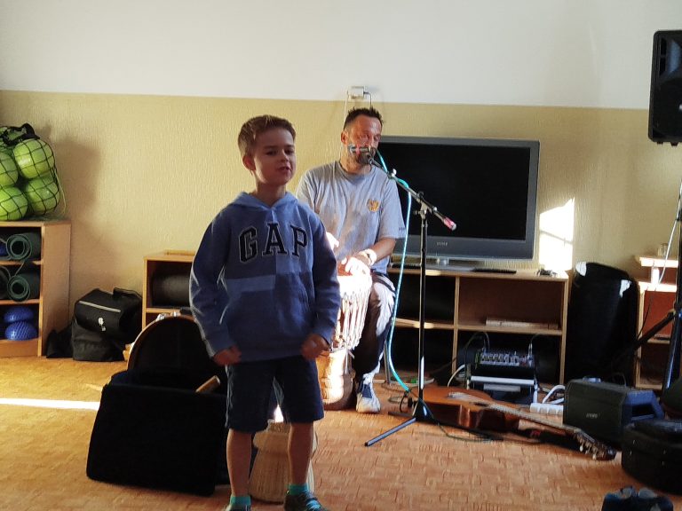 Bubny, smiech a rytmus – zážitková hodina v 2.A