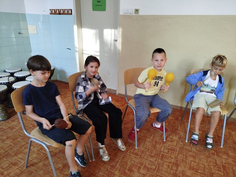 Bubny, smiech a rytmus – zážitková hodina v 2.A