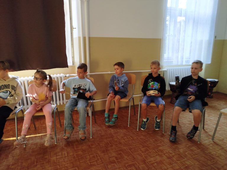 Bubny, smiech a rytmus – zážitková hodina v 2.A
