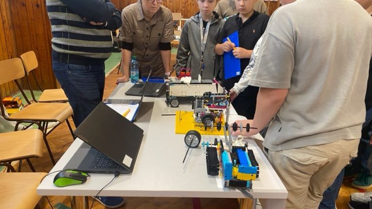 Úspech našich deviatakov na STEM turnaji Záhorácky robot 2025