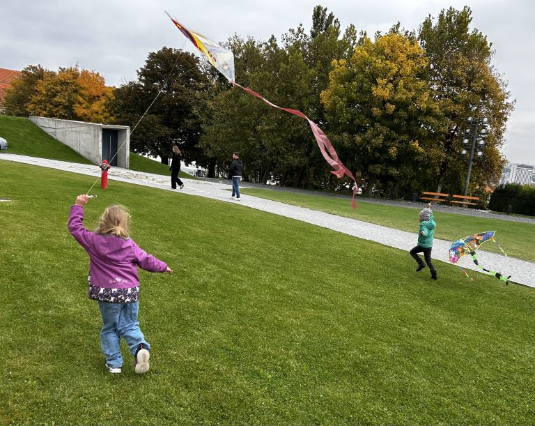 Letieť so šarkanom opreteky