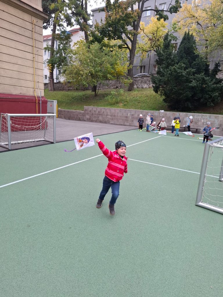 Letieť so šarkanom opreteky