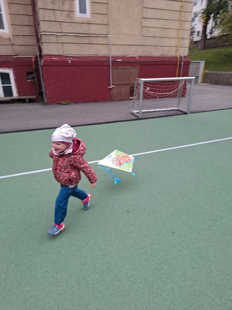 Letieť so šarkanom opreteky