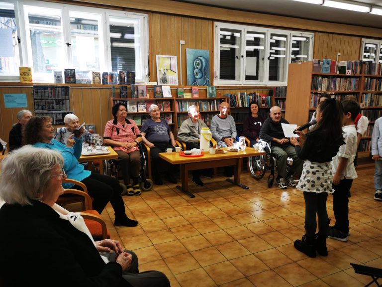 Vystúpenie pre seniorov v Staromestskej knižnici