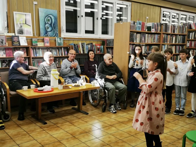 Vystúpenie pre seniorov v Staromestskej knižnici