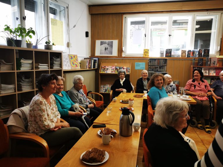 Vystúpenie pre seniorov v Staromestskej knižnici