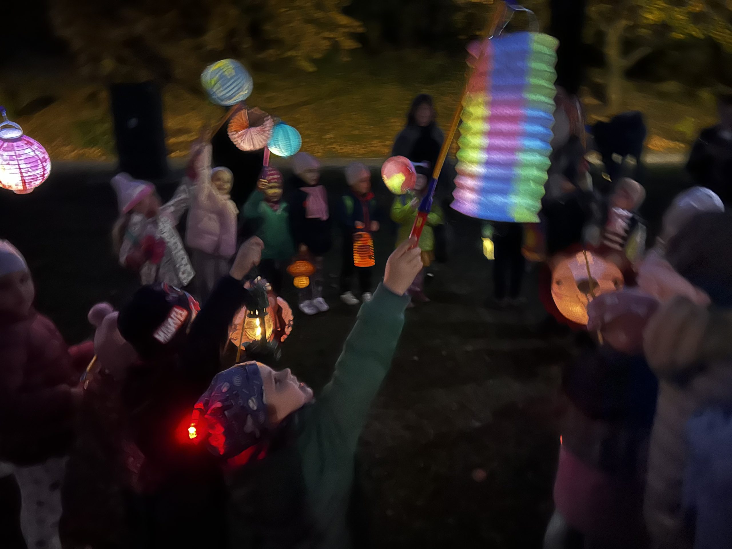 Deň materských škôl sme oslávili lampiónovým sprievodom