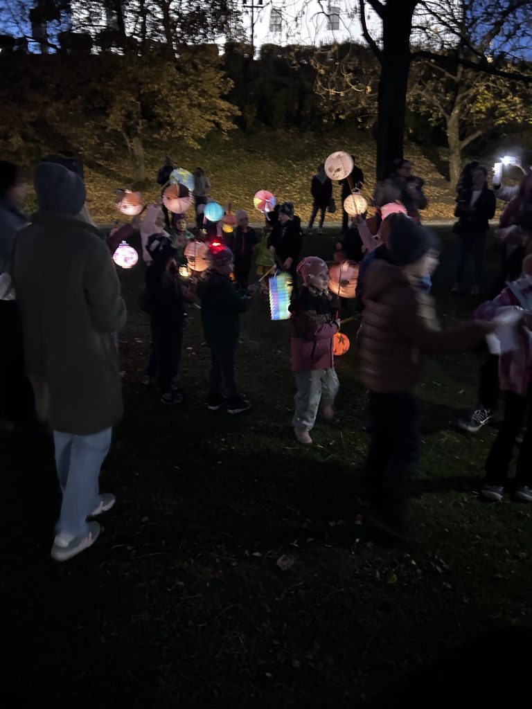 Deň materských škôl sme oslávili lampiónovým sprievodom