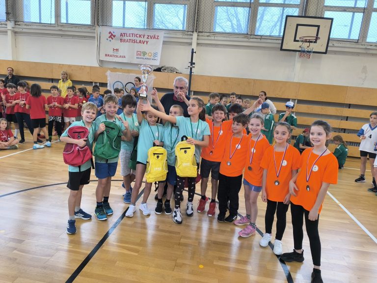 VEĽKÝ ŠPORTOVÝ ÚSPECH NAŠICH TRETIAKOV