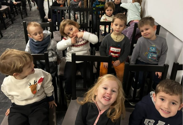 Škôlkari v mestskej knižnici