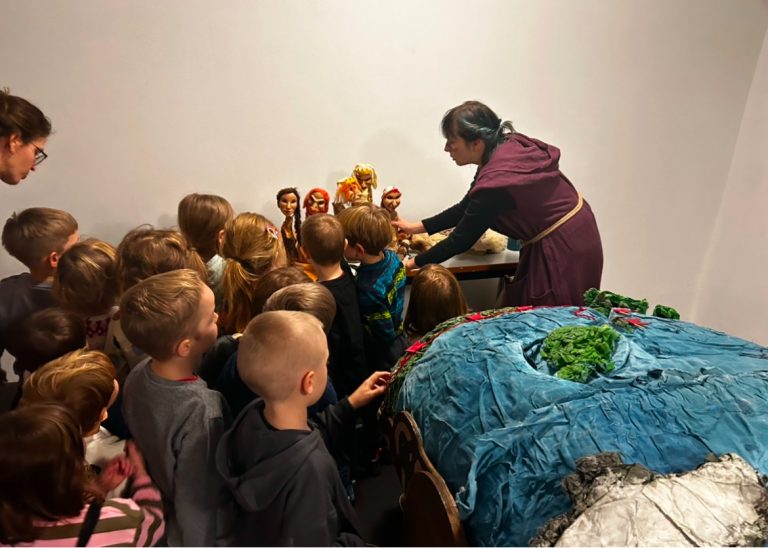 Škôlkari v mestskej knižnici