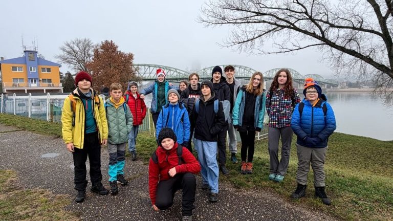 S turistickým krúžkom zo Slovenska do Maďarska. Vianočné trhy v Ostrihome.