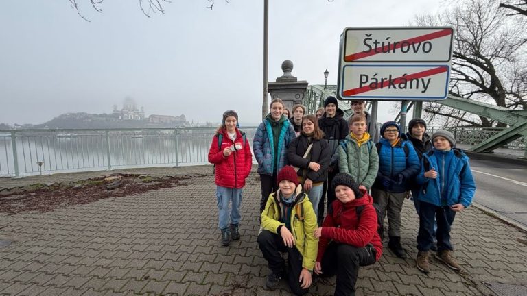 S turistickým krúžkom zo Slovenska do Maďarska. Vianočné trhy v Ostrihome.