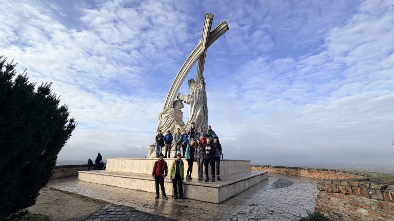 S turistickým krúžkom zo Slovenska do Maďarska. Vianočné trhy v Ostrihome.