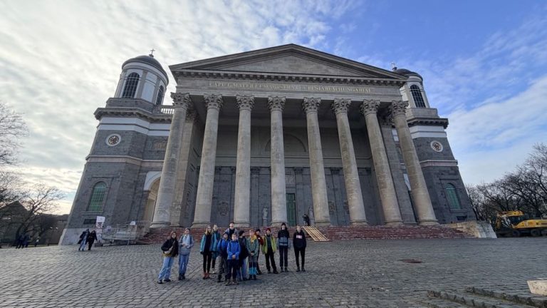 S turistickým krúžkom zo Slovenska do Maďarska. Vianočné trhy v Ostrihome.
