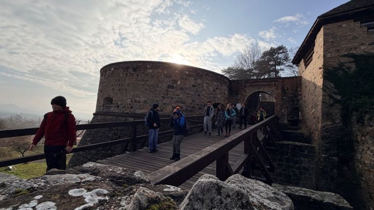 S turistickým krúžkom zo Slovenska do Maďarska. Vianočné trhy v Ostrihome.