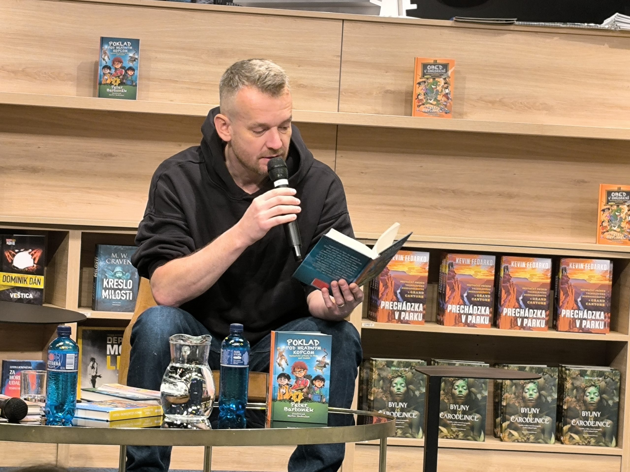 Beseda ku knihe Poklad pod hradným kopcom