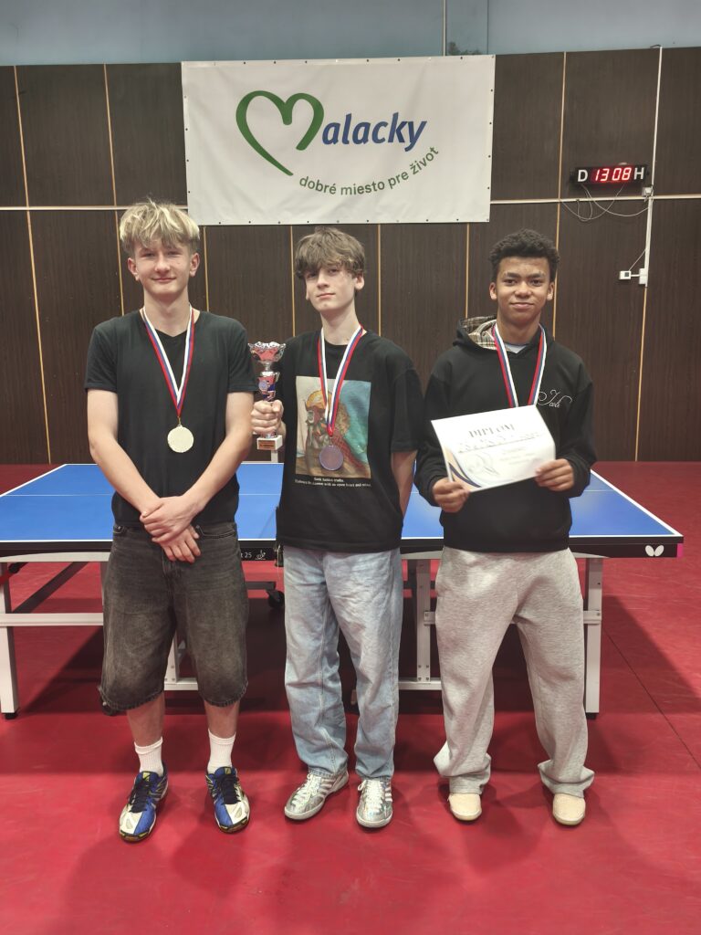 Strieborná priečka v krajskom kole stolnotenisovej súťaže