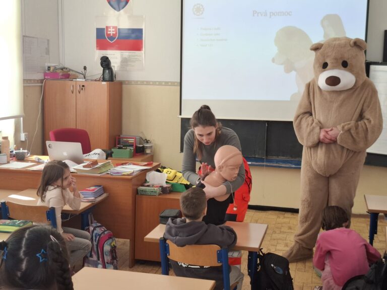 Prvá pomoc s mackom