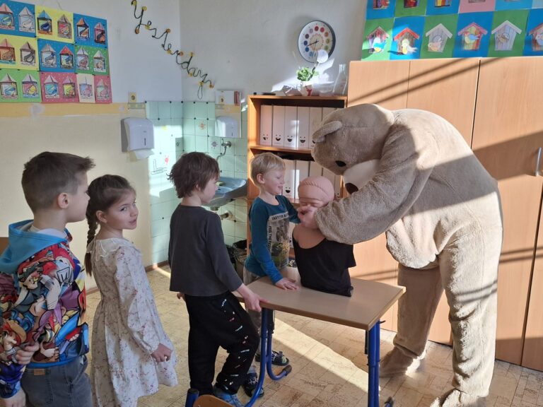 Prvá pomoc s mackom