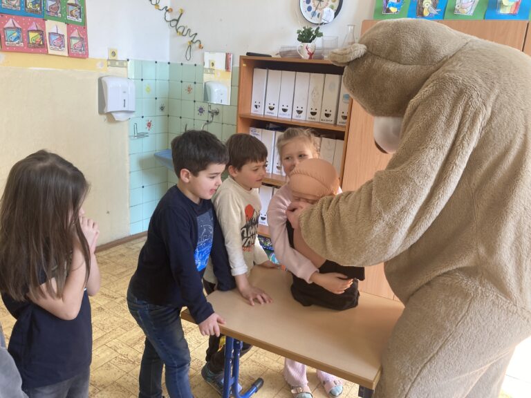 Prvá pomoc s mackom